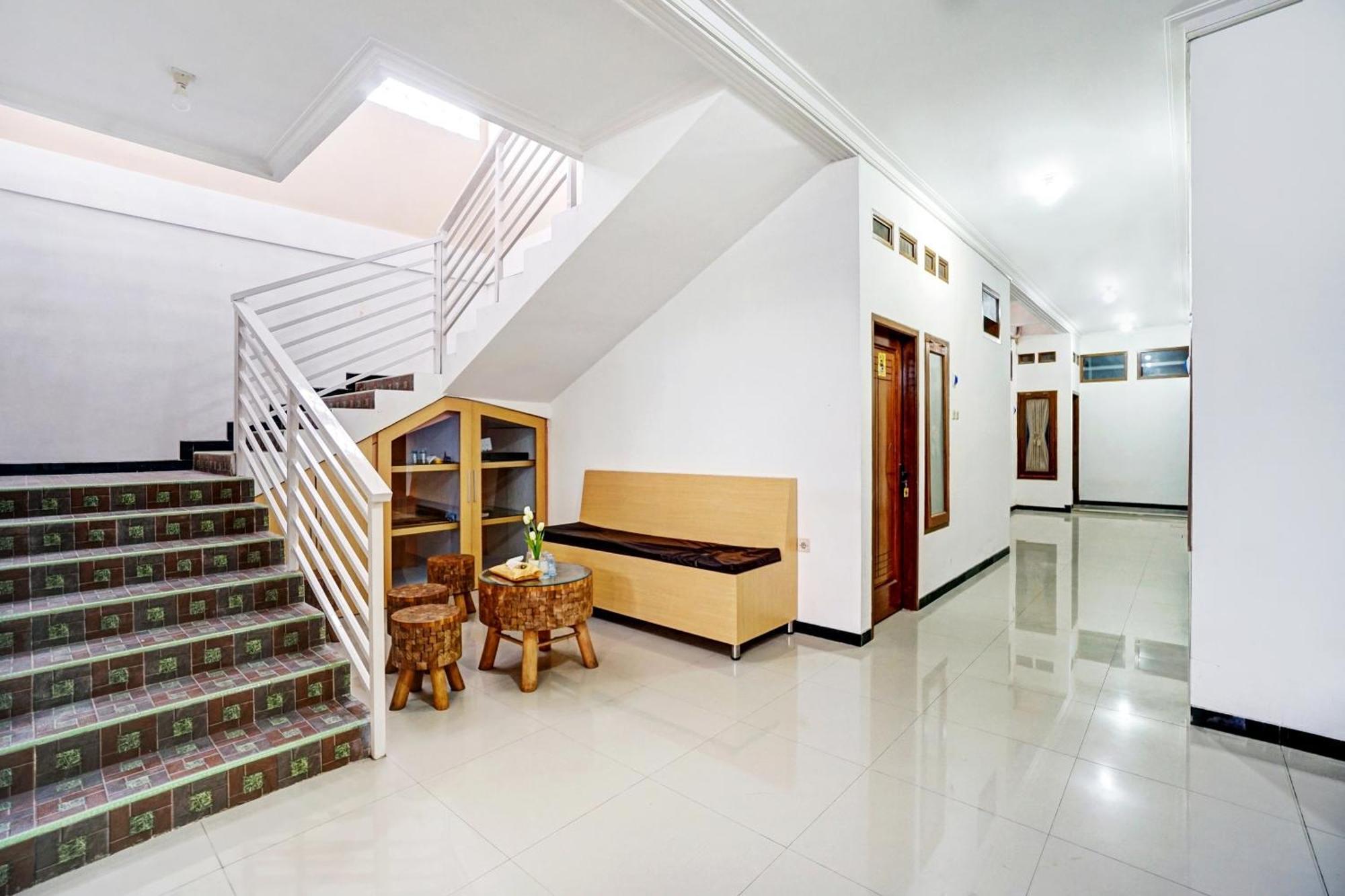 Avisha Guest House Syariah Malang Eksteriør billede