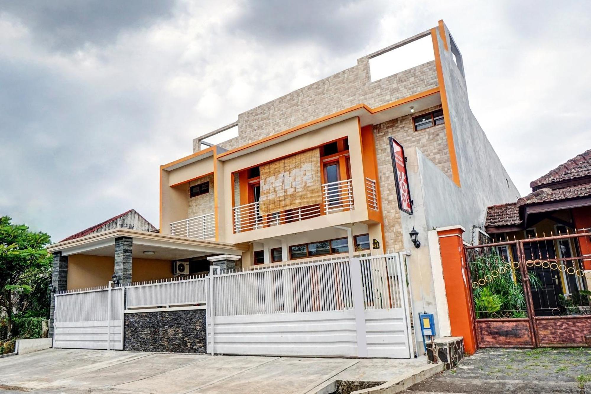 Avisha Guest House Syariah Malang Eksteriør billede